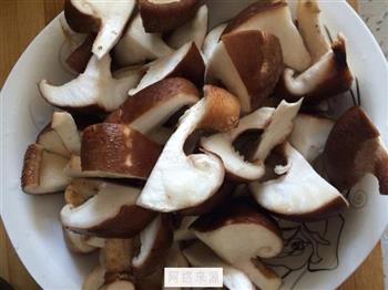 海带香菇炖大骨汤怎么做，海带香菇炖大骨汤怎么做好吃，海带香菇炖大骨汤做法