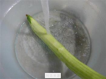 咸瘦肉丝瓜豆腐汤怎么做，咸瘦肉丝瓜豆腐汤怎么做好吃，咸瘦肉丝瓜豆腐汤做法