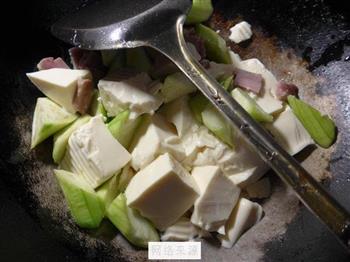咸瘦肉丝瓜豆腐汤怎么做，咸瘦肉丝瓜豆腐汤怎么做好吃，咸瘦肉丝瓜豆腐汤做法