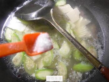 咸瘦肉丝瓜豆腐汤怎么做，咸瘦肉丝瓜豆腐汤怎么做好吃，咸瘦肉丝瓜豆腐汤做法