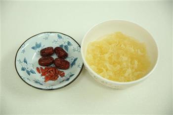 皂角米桃胶木瓜羹怎么做，皂角米桃胶木瓜羹怎么做好吃，皂角米桃胶木瓜羹做法