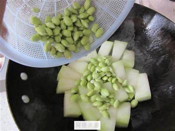 毛豆冬瓜排骨汤怎么做，毛豆冬瓜排骨汤怎么做好吃，毛豆冬瓜排骨汤做法