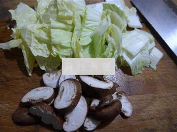 香菇白菜玉米面疙瘩怎么做，香菇白菜玉米面疙瘩怎么做好吃，香菇白菜玉米面疙瘩做法