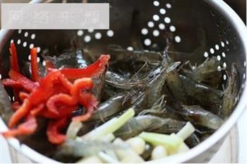 椒香河虾怎么做，椒香河虾怎么做好吃，椒香河虾做法