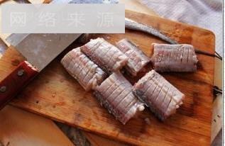 麻辣酱蒸带鱼怎么做，麻辣酱蒸带鱼怎么做好吃，麻辣酱蒸带鱼做法