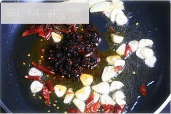 红烧蒜仔鲶鱼怎么做，红烧蒜仔鲶鱼怎么做好吃，红烧蒜仔鲶鱼做法