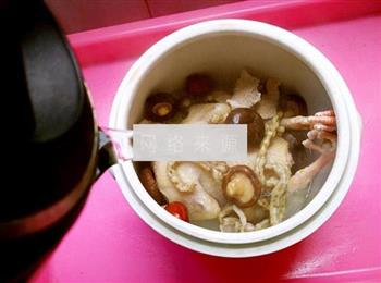 香菇虫草参鸽汤怎么做，香菇虫草参鸽汤怎么做好吃，香菇虫草参鸽汤做法