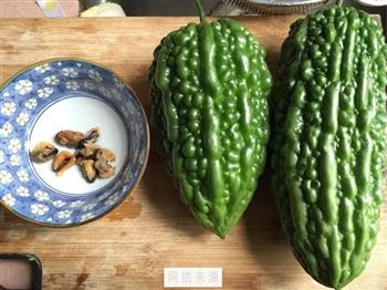 苦瓜黄豆骨头汤怎么做，苦瓜黄豆骨头汤怎么做好吃，苦瓜黄豆骨头汤做法