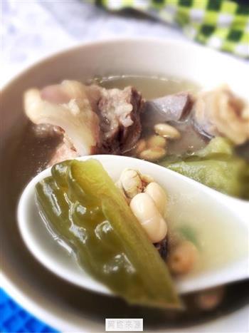 苦瓜黄豆骨头汤怎么做，苦瓜黄豆骨头汤怎么做好吃，苦瓜黄豆骨头汤做法