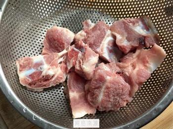 苦瓜黄豆骨头汤怎么做，苦瓜黄豆骨头汤怎么做好吃，苦瓜黄豆骨头汤做法