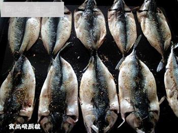家庭秘制烤鱼怎么做，家庭秘制烤鱼怎么做好吃，家庭秘制烤鱼做法