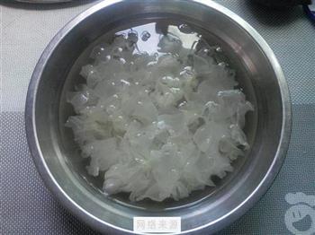 紫薯银耳炖雪梨怎么做，紫薯银耳炖雪梨怎么做好吃，紫薯银耳炖雪梨做法