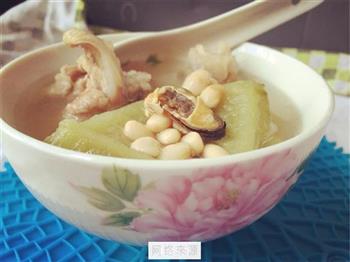苦瓜黄豆骨头汤怎么做，苦瓜黄豆骨头汤怎么做好吃，苦瓜黄豆骨头汤做法