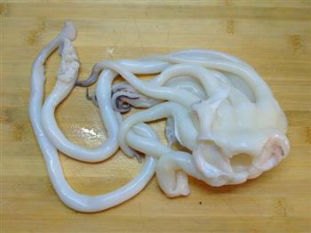 韭菜爆炒鱿鱼须怎么做，韭菜爆炒鱿鱼须怎么做好吃，韭菜爆炒鱿鱼须做法