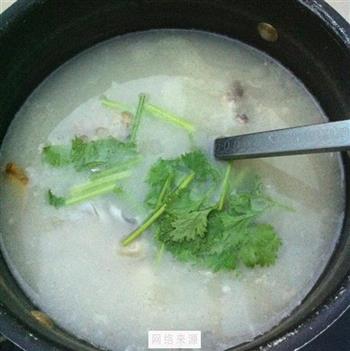 鲜美鱼头汤怎么做，鲜美鱼头汤怎么做好吃，鲜美鱼头汤做法