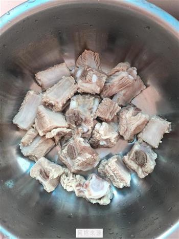 特色排骨汤怎么做，特色排骨汤怎么做好吃，特色排骨汤做法