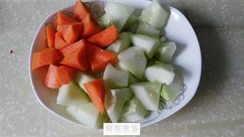 老黄瓜排骨汤怎么做，老黄瓜排骨汤怎么做好吃，老黄瓜排骨汤做法