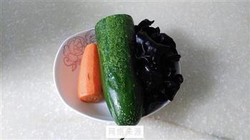 老黄瓜排骨汤怎么做，老黄瓜排骨汤怎么做好吃，老黄瓜排骨汤做法