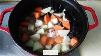 老黄瓜排骨汤怎么做，老黄瓜排骨汤怎么做好吃，老黄瓜排骨汤做法