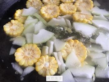 冬瓜咸蛋玉米汤怎么做，冬瓜咸蛋玉米汤怎么做好吃，冬瓜咸蛋玉米汤做法