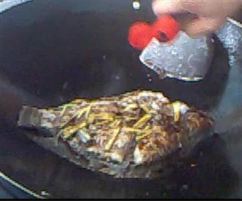 老妈秘传-香煎鲫鱼怎么做，老妈秘传-香煎鲫鱼怎么做好吃，老妈秘传-香煎鲫鱼做法