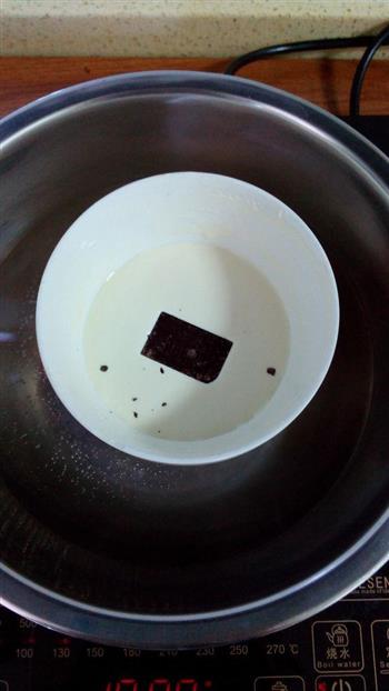 巧克力淋面蛋糕怎么做，巧克力淋面蛋糕怎么做好吃，巧克力淋面蛋糕做法