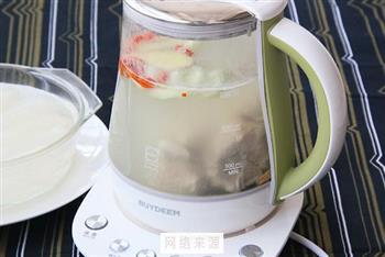 丝瓜竹荪汤怎么做，丝瓜竹荪汤怎么做好吃，丝瓜竹荪汤做法