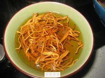 虫草花炖老鸭怎么做，虫草花炖老鸭怎么做好吃，虫草花炖老鸭做法