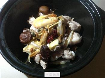 海鲜排骨汤怎么做，海鲜排骨汤怎么做好吃，海鲜排骨汤做法
