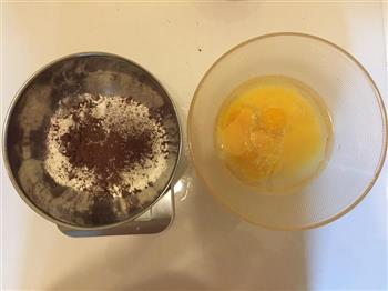 8寸可可戚风蛋糕怎么做，8寸可可戚风蛋糕怎么做好吃，8寸可可戚风蛋糕做法