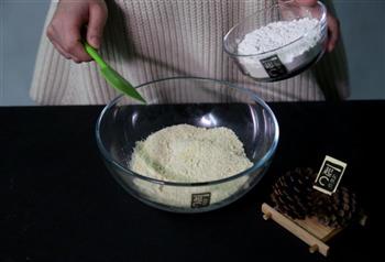 抹茶白巧克力夹心球饼干怎么做，抹茶白巧克力夹心球饼干怎么做好吃，抹茶白巧克力夹心球饼干做法
