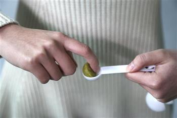 抹茶白巧克力夹心球饼干怎么做，抹茶白巧克力夹心球饼干怎么做好吃，抹茶白巧克力夹心球饼干做法