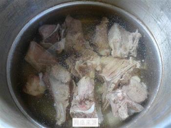 油面筋蚕豆肉骨汤怎么做，油面筋蚕豆肉骨汤怎么做好吃，油面筋蚕豆肉骨汤做法