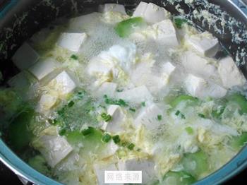 丝瓜豆腐蛋汤怎么做，丝瓜豆腐蛋汤怎么做好吃，丝瓜豆腐蛋汤做法