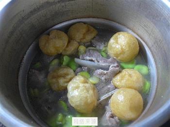 油面筋蚕豆肉骨汤怎么做，油面筋蚕豆肉骨汤怎么做好吃，油面筋蚕豆肉骨汤做法