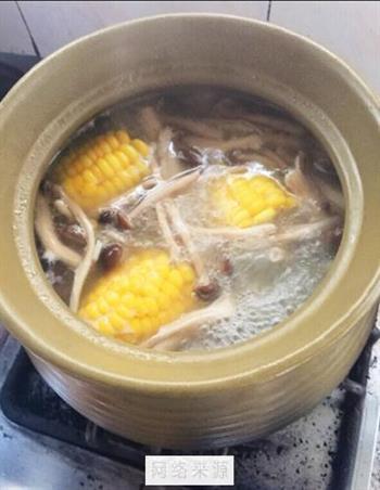 茶树菇玉米排骨汤怎么做，茶树菇玉米排骨汤怎么做好吃，茶树菇玉米排骨汤做法