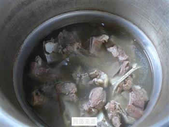 油面筋蚕豆肉骨汤怎么做，油面筋蚕豆肉骨汤怎么做好吃，油面筋蚕豆肉骨汤做法