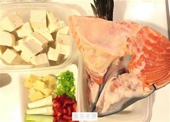 三文鱼牛奶豆腐汤怎么做，三文鱼牛奶豆腐汤怎么做好吃，三文鱼牛奶豆腐汤做法