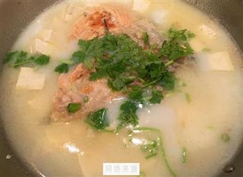 三文鱼牛奶豆腐汤怎么做，三文鱼牛奶豆腐汤怎么做好吃，三文鱼牛奶豆腐汤做法