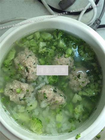 肉丸西兰花鲜汤怎么做，肉丸西兰花鲜汤怎么做好吃，肉丸西兰花鲜汤做法