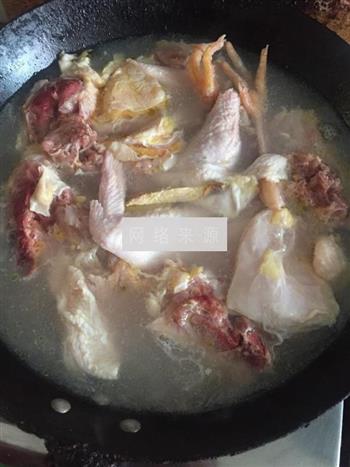 茶树菇柴鸡汤怎么做，茶树菇柴鸡汤怎么做好吃，茶树菇柴鸡汤做法