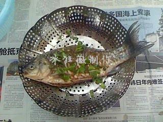 微波韭菜鲫鱼怎么做，微波韭菜鲫鱼怎么做好吃，微波韭菜鲫鱼做法
