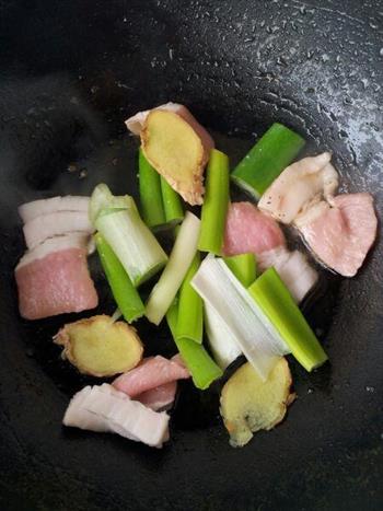 豆腐炖草鱼怎么做，豆腐炖草鱼怎么做好吃，豆腐炖草鱼做法