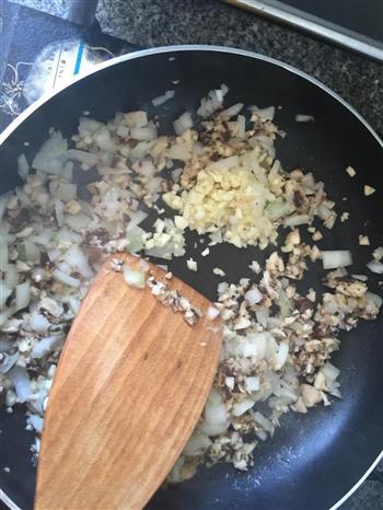 惠灵顿牛肉怎么做，惠灵顿牛肉怎么做好吃，惠灵顿牛肉做法