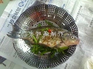 微波韭菜鲫鱼怎么做，微波韭菜鲫鱼怎么做好吃，微波韭菜鲫鱼做法