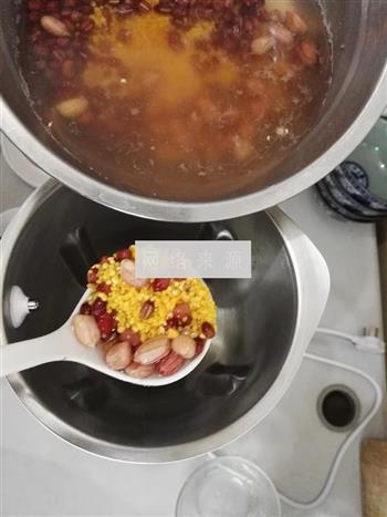 玉米渣米糊怎么做，玉米渣米糊怎么做好吃，玉米渣米糊做法