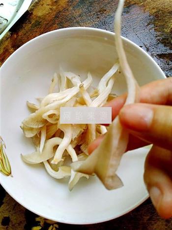鲜味平菇鲫鱼汤怎么做，鲜味平菇鲫鱼汤怎么做好吃，鲜味平菇鲫鱼汤做法