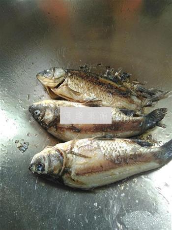 鲜味平菇鲫鱼汤怎么做，鲜味平菇鲫鱼汤怎么做好吃，鲜味平菇鲫鱼汤做法