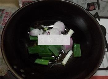 酸辣牛肉浓汤怎么做，酸辣牛肉浓汤怎么做好吃，酸辣牛肉浓汤做法