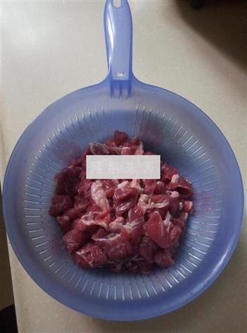 酸辣牛肉浓汤怎么做，酸辣牛肉浓汤怎么做好吃，酸辣牛肉浓汤做法
